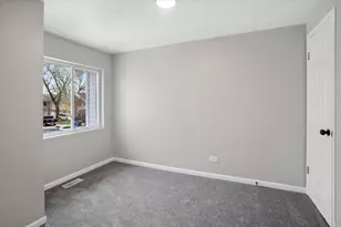 2151 Morningside Ln, Carpentersville, IL 60110 - Photo 14