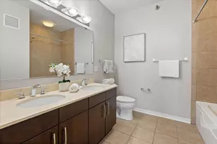 757 N Orleans St, Chicago, IL 60654 - Photo 18