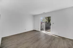 526 Alton Ct, Carol Stream, IL 60188 - Photo 6
