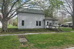 321 E Seminary Ave, Onarga, IL 60955 - Photo 2