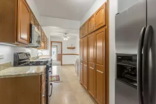 5249 W 88th St, Oak Lawn, IL 60453 - Photo 8