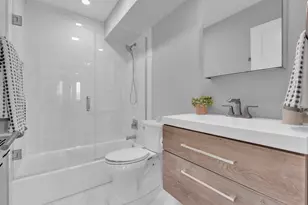 1375 Rebecca Dr, Hoffman Estates, IL 60169 - Photo 12