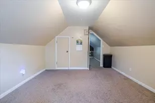 605 E Empire St, Bloomington, IL 61701 - Photo 18