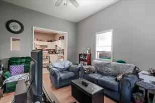 605 E Empire St, Bloomington, IL 61701 - Photo 4