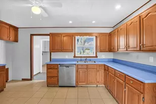 341 W Spruce St, Paxton, IL 60957 - Photo 10