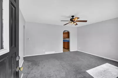 341 W Spruce Street, Paxton, IL 60957 - Photo 6
