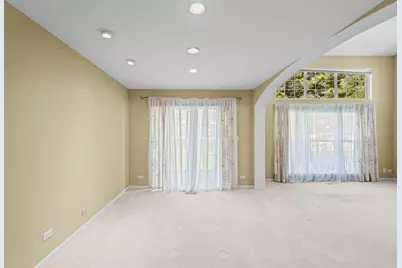828 Old Checker Road, Buffalo Grove, IL 60089 - Photo 8