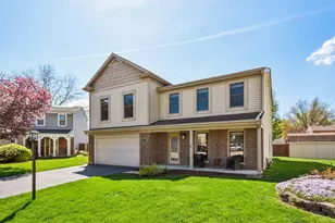 588 Kingston Ct, Roselle, IL 60172 - Photo 2
