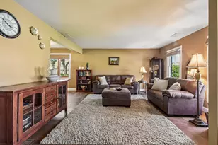588 Kingston Ct, Roselle, IL 60172 - Photo 8