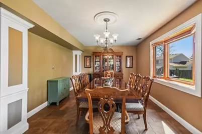 588 Kingston Court, Roselle, IL 60172 - Photo 10