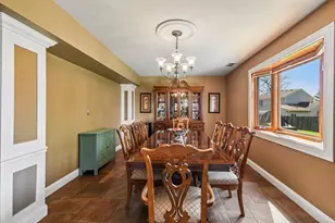 588 Kingston Ct, Roselle, IL 60172 - Photo 10
