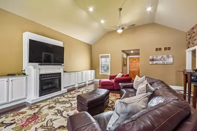 588 Kingston Court, Roselle, IL 60172 - Photo 18