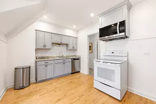 235 1/2 Greenwood St, Evanston, IL 60201 - Photo 10