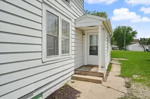 214 S Railroad Ave, Buckley, IL 60918 - Photo 6