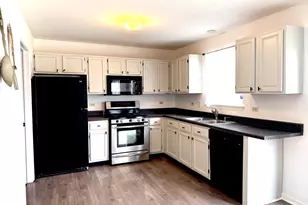 211 Pembrook Ct, Round Lake Beach, IL 60073 - Photo 2