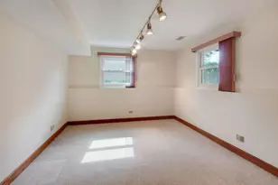 3990 Hudson Dr, Hoffman Estates, IL 60192 - Photo 12