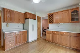 3990 Hudson Dr, Hoffman Estates, IL 60192 - Photo 6