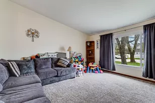 605 Davidson Dr, Minooka, IL 60447 - Photo 4
