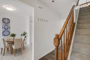250 Wellington Cir, Gurnee, IL 60031 - Photo 2