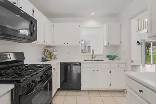 250 Wellington Cir, Gurnee, IL 60031 - Photo 4