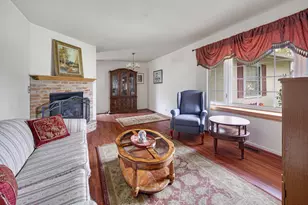 33 Walpole Rd, Elk Grove Village, IL 60007 - Photo 2