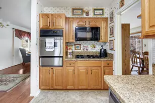 33 Walpole Rd, Elk Grove Village, IL 60007 - Photo 8