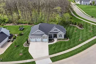 1309 Briarwood Ln, Mahomet, IL 61853 - Photo 2