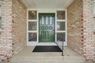 912 Crescent Dr, Champaign, IL 61821 - Photo 4