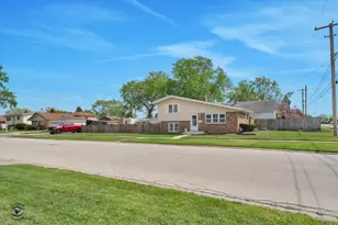 3741 W 121st St, Alsip, IL 60803 - Photo 2