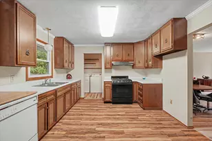 105 S Meadowhill Ln, Mahomet, IL 61853 - Photo 8