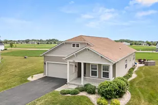 1218 Coolidge Ct, Sycamore, IL 60178 - Photo 2
