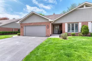42 Royal Ln, Bloomingdale, IL 60108 - Photo 2