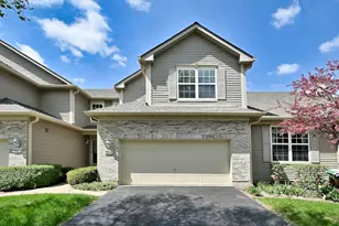 967 Oak Ridge Blvd, Elgin, IL 60120 - Photo 2