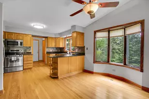 90 Briargate Rd, Cary, IL 60013 - Photo 8