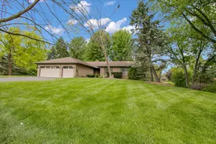 90 Briargate Rd, Cary, IL 60013 - Photo 2