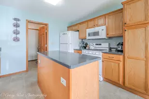 2436 Kristi Ln, Rockford, IL 61102 - Photo 10