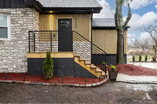 8459 S 85th Ct, Hickory Hills, IL 60457 - Photo 2