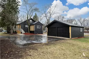 8459 S 85th Ct, Hickory Hills, IL 60457 - Photo 6