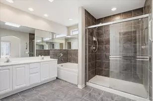 1502 Hartsburg Ln, North Aurora, IL 60542 - Photo 20