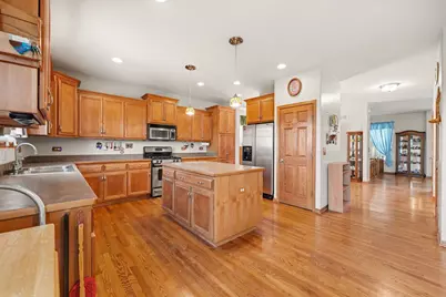 15488 Ridgefield Drive, Manhattan, IL 60442 - Photo 6