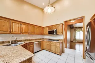 7758 Marquette Dr S, Tinley Park, IL 60477 - Photo 4