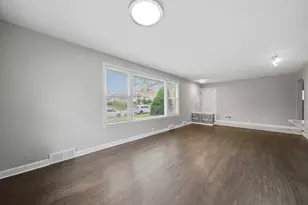 9527 Lowell Ave, Skokie, IL 60076 - Photo 6