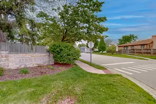 526 Spruce Ln, Lisle, IL 60532 - Photo 38