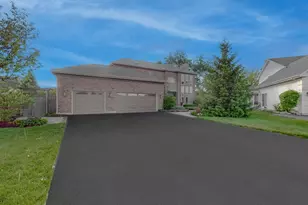 526 Spruce Ln, Lisle, IL 60532 - Photo 2