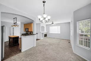 1252 Townes Cir, Aurora, IL 60502 - Photo 8