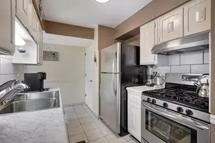 4096 Quincy Ct, Streamwood, IL 60107 - Photo 6