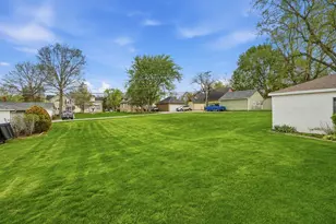 631 Pasadena Ave, Beecher, IL 60401 - Photo 18
