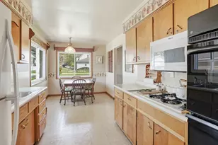 631 Pasadena Ave, Beecher, IL 60401 - Photo 4