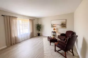 3919 Falling Leaf Dr, Rockford, IL 61109 - Photo 2