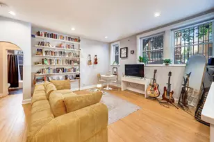 643 W Roscoe St, Chicago, IL 60657 - Photo 4